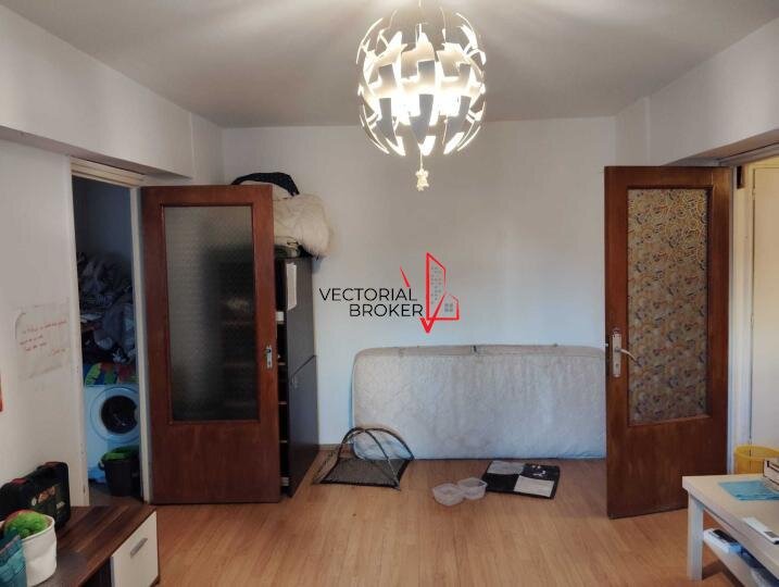 Basarabia, Diham, apartament 2 camere, et. 3, 54 mp, bl.1982,